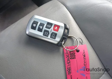 2015 Toyota Sienna Xle 8 Passenger from USA, damaged, VIN 5TDYK3DC1FS661917